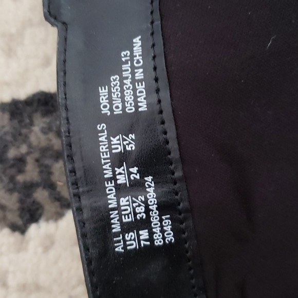 Boots - Picture 4 of 5